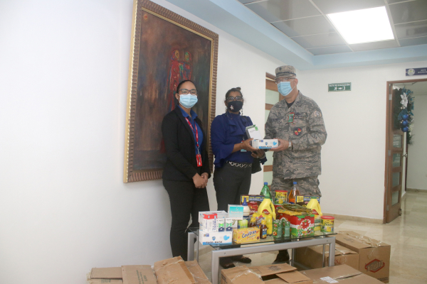 El ISSFFAA entrega mascarillas, medicamentos y raciones alimenticias a Mirando Los Cuarteles
