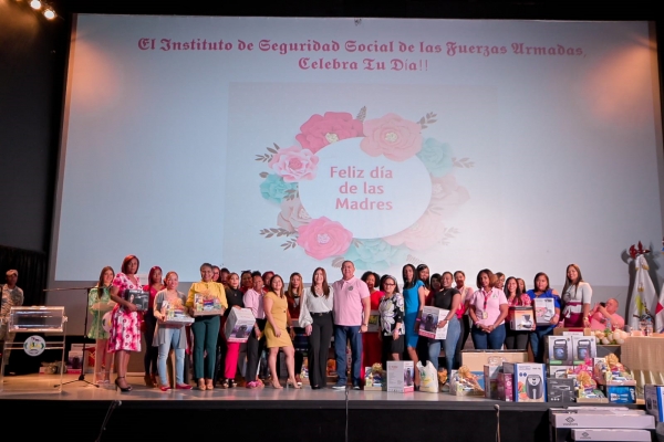 ISSFFAA celebra “Día de las Madres” con música y sorpresas